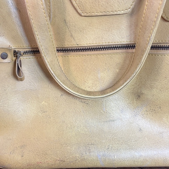 American Tourister Bag with Yellow Accents - Picture 10 of 10